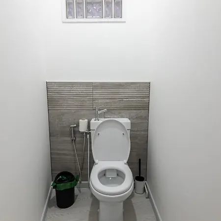 Luxurious 2 Bedroom Avenue Des Champs-elysees Saint-philippe Du Roule Free Netflix Appartement