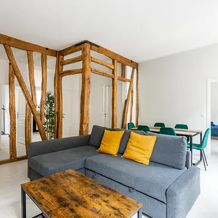 Luxurious 2 Bedroom Avenue Des Champs-elysees Saint-philippe Du Roule Free Netflix Paris