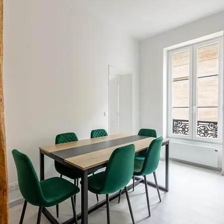 Appartement Luxurious 2 Bedroom Avenue Des Champs-elysees Saint-philippe Du Roule Free Netflix