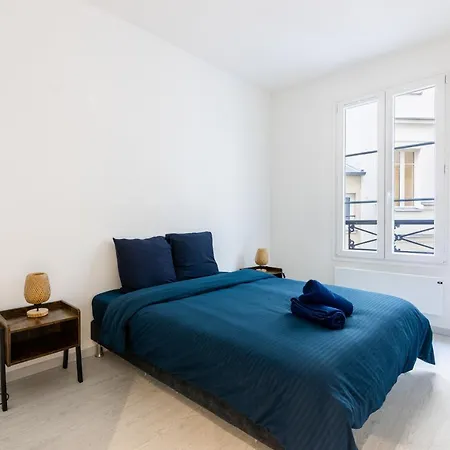 Luxurious 2 Bedroom Avenue Des Champs-elysees Saint-philippe Du Roule Free Netflix