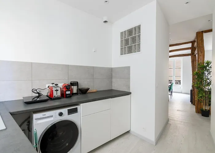 아파트 Luxurious 2 Bedroom Avenue Des Champs-elysees Saint-philippe Du Roule Free Netflix 파리