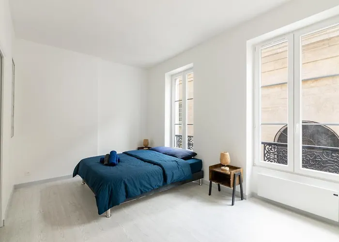 Luxurious 2 Bedroom Avenue Des Champs-elysees Saint-philippe Du Roule Free Netflix 아파트 파리