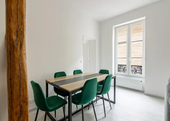 아파트 Luxurious 2 Bedroom Avenue Des Champs-elysees Saint-philippe Du Roule Free Netflix
