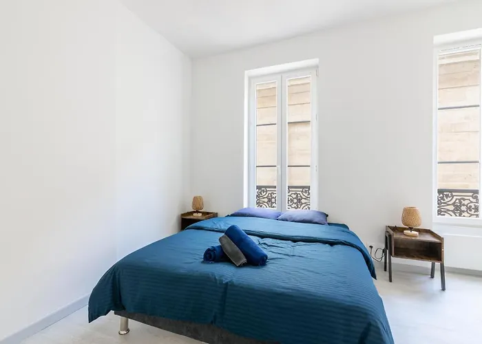 Luxurious 2 Bedroom Avenue Des Champs-elysees Saint-philippe Du Roule Free Netflix 아파트 파리