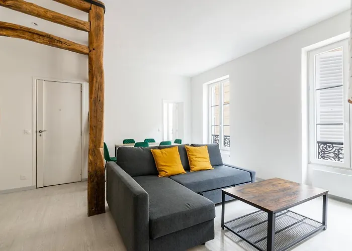 Luxurious 2 Bedroom Avenue Des Champs-elysees Saint-philippe Du Roule Free Netflix