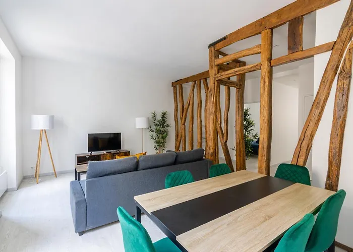 아파트 Luxurious 2 Bedroom Avenue Des Champs-elysees Saint-philippe Du Roule Free Netflix 파리