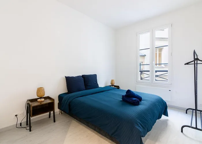Luxurious 2 Bedroom Avenue Des Champs-elysees Saint-philippe Du Roule Free Netflix