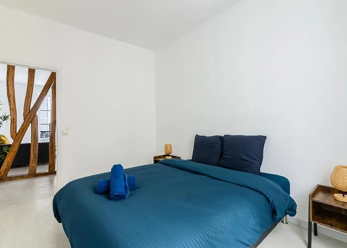 Luxurious 2 Bedroom Avenue Des Champs-elysees Saint-philippe Du Roule Free Netflix * 파리