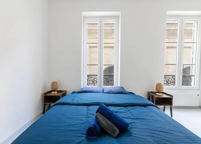 Luxurious 2 Bedroom Avenue Des Champs-elysees Saint-philippe Du Roule Free Netflix 아파트 파리