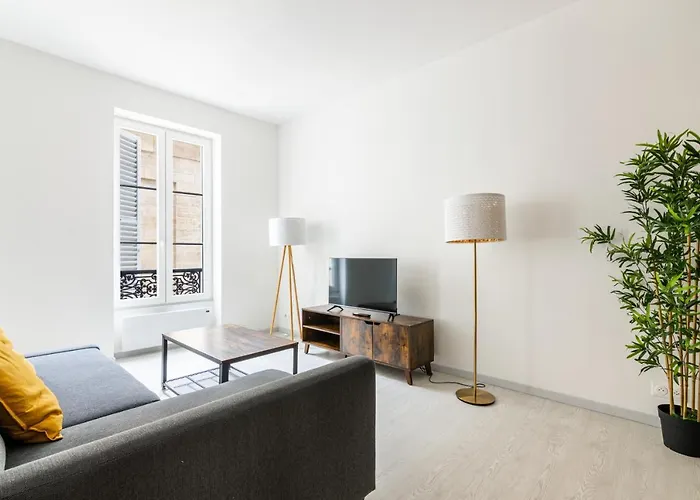 Luxurious 2 Bedroom Avenue Des Champs-elysees Saint-philippe Du Roule Free Netflix 파리